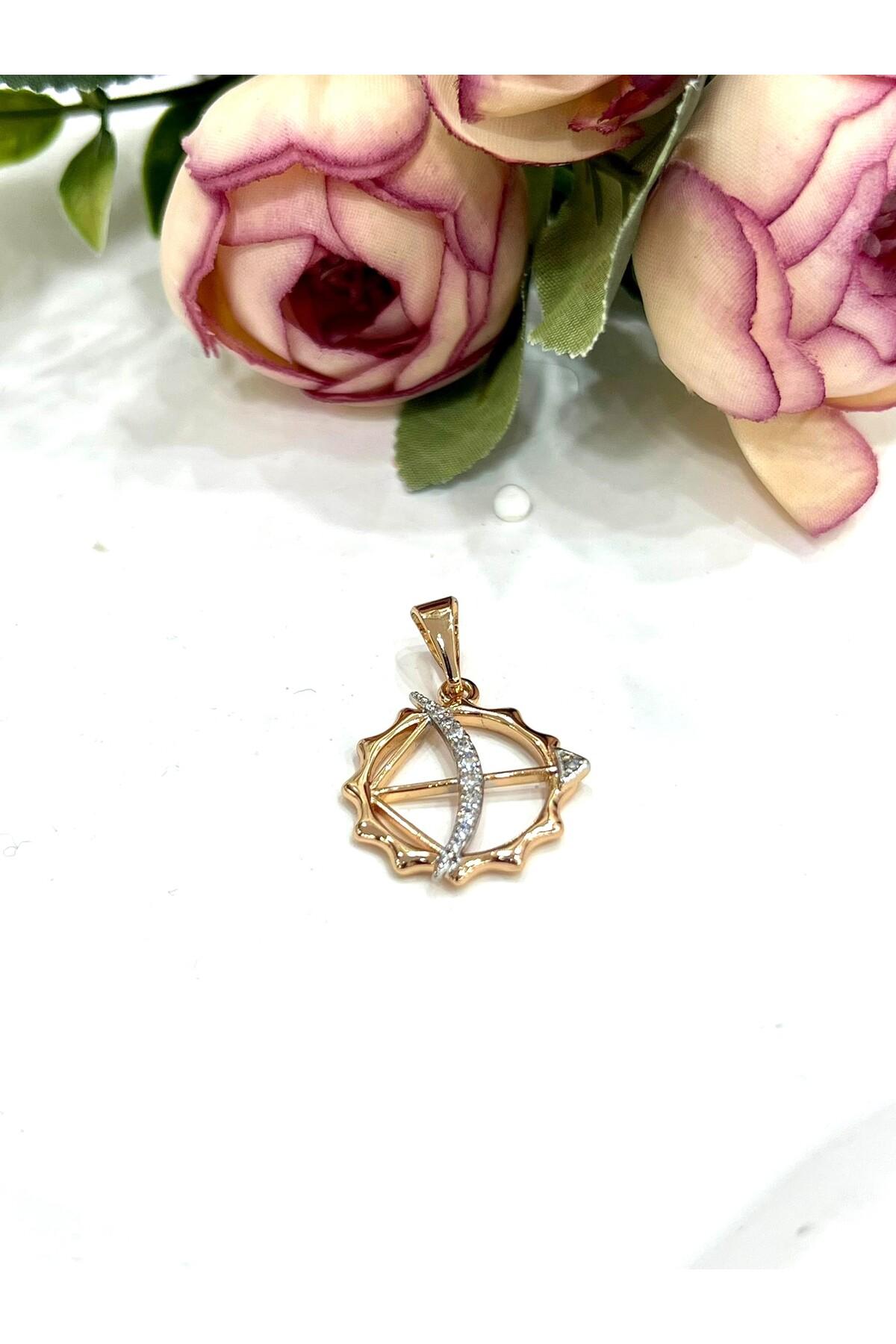 Yay ve Ok Motifli Çelik Kolye Ucu (18k Gold 2x2cm) - Görsel 2