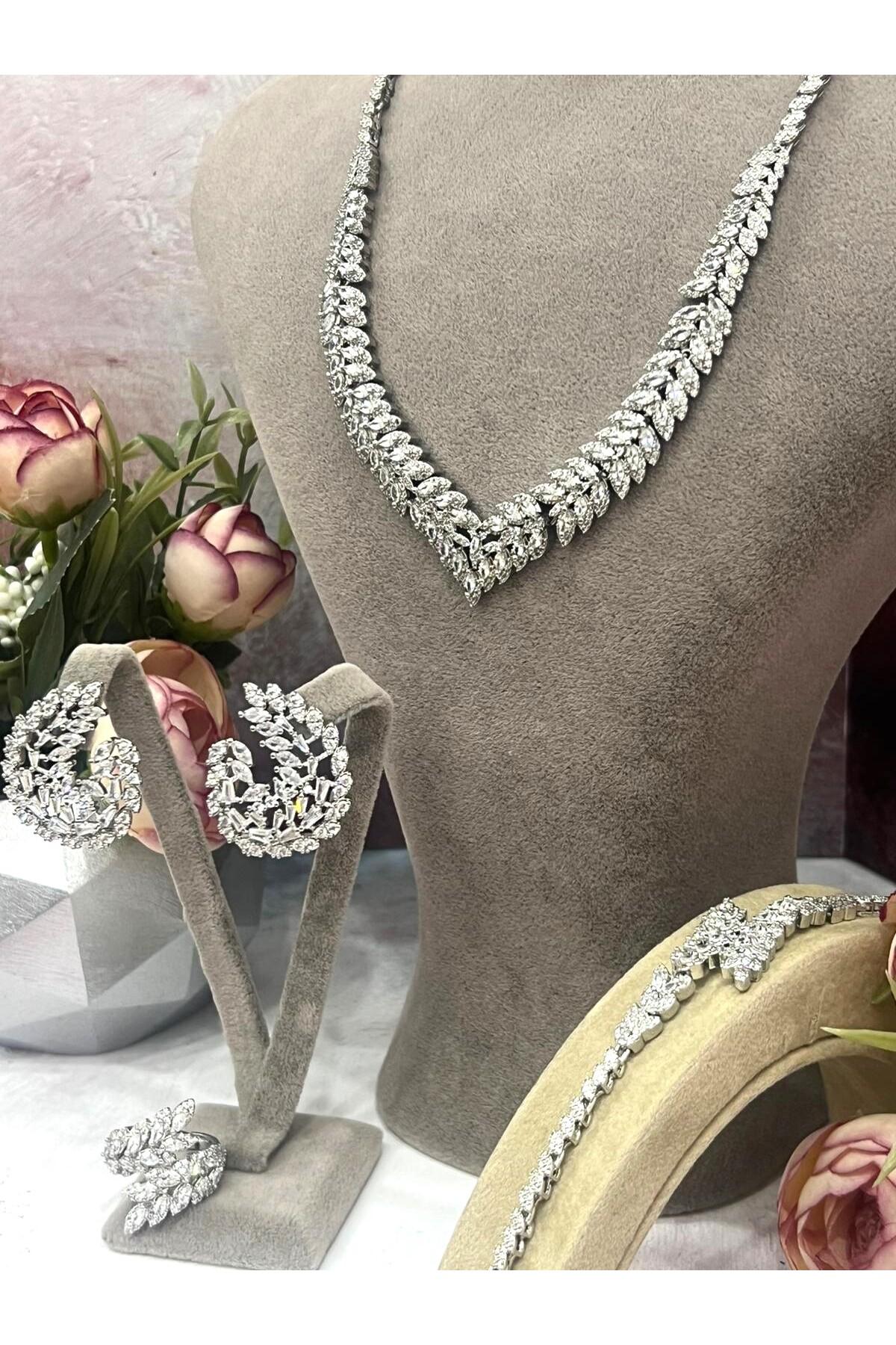 Zirkon Taşlı Çelik Silver Model Set (Set1)