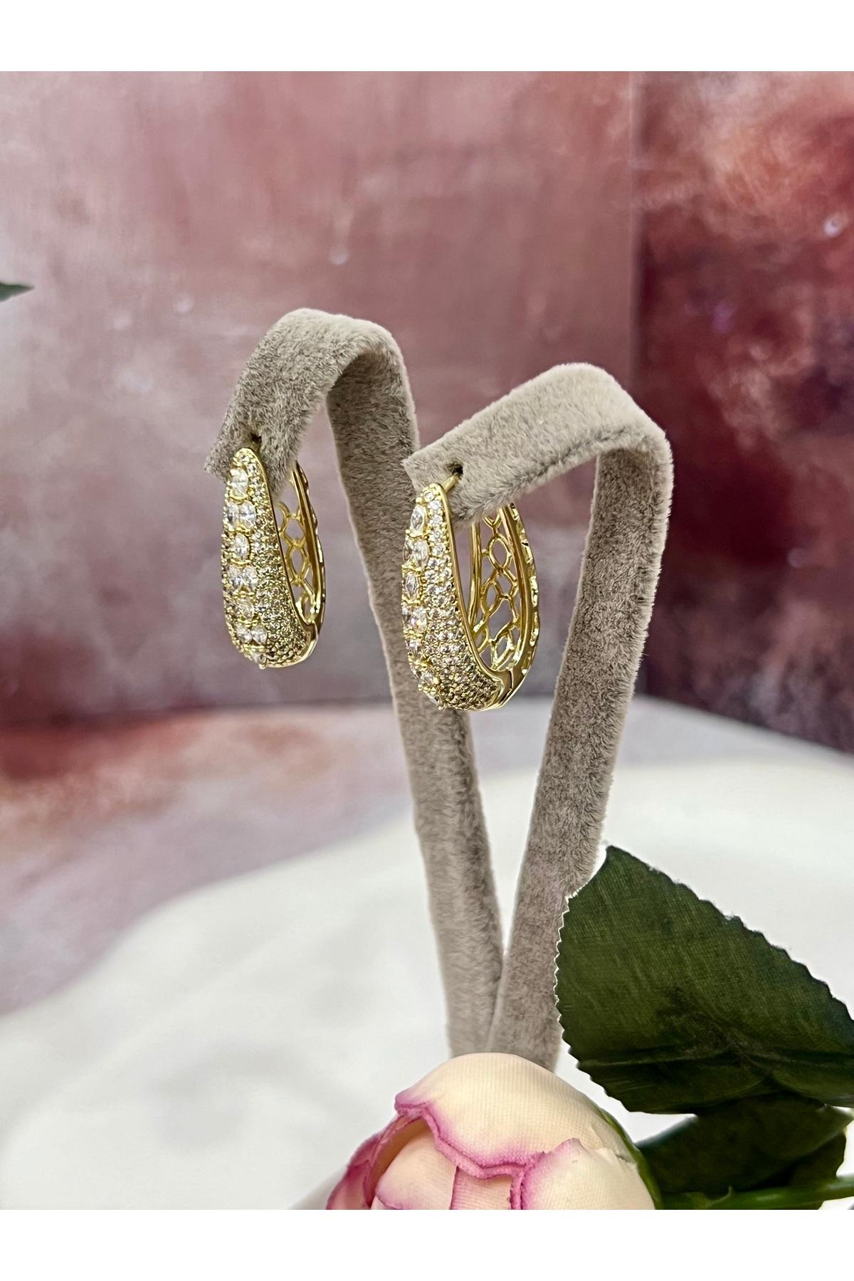 Kristal Yağmuru: Su Yolu Tasarım Damla Küpe (14k Gold 2/0,5cm)